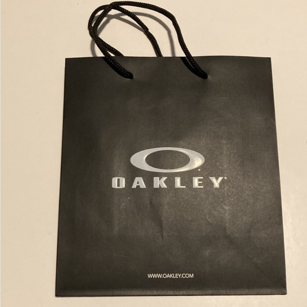 Dior, Swarovski, Oliver peoples, Oakley and Guess Gift Bags - Picture 5 of 9